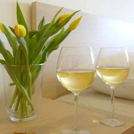 Horizon Lu By The Sea