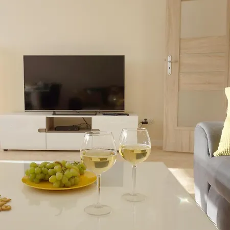 Horizon Lu By The Sea